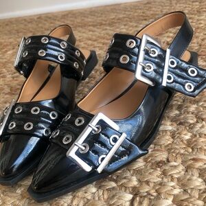 Steve Madden Graya Flat. Black Patent. Size 9